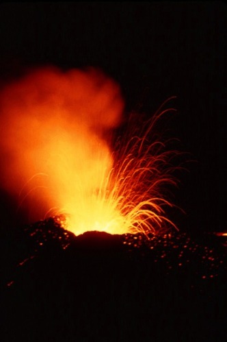 aPiton_de_la_Fournaise_1981_eruption8