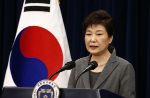 South Korean President Park Geun-Hye speaks during an address to the nation, at the presidential Blue House in Seoul on November 29, 2016. South Korea's scandal-hit President Park Geun-Hye said Tuesday she was willing to stand down early and would let parliament decide on her fate. / AFP PHOTO / AFP PHOTO AND POOL / JEON HEON-KYUN