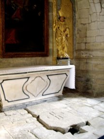 abbaye-chaise-dieur_tombeau_de_st_robert_doc_petit-2-52bca